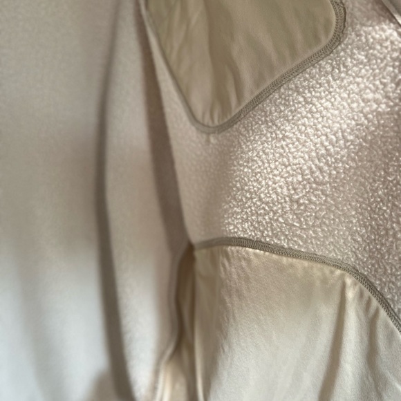 Like new!! The North Face men’s XL Gordon
Lyons Full Zip Fleece Sweater
Jacket - Picture 14 of 14